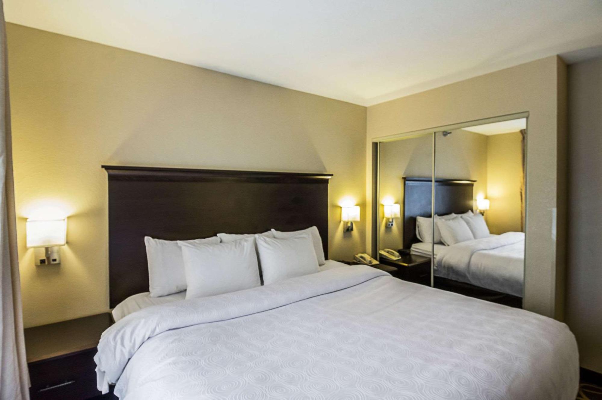 Mainstay Suites Fargo - I-94 Medical Center Экстерьер фото
