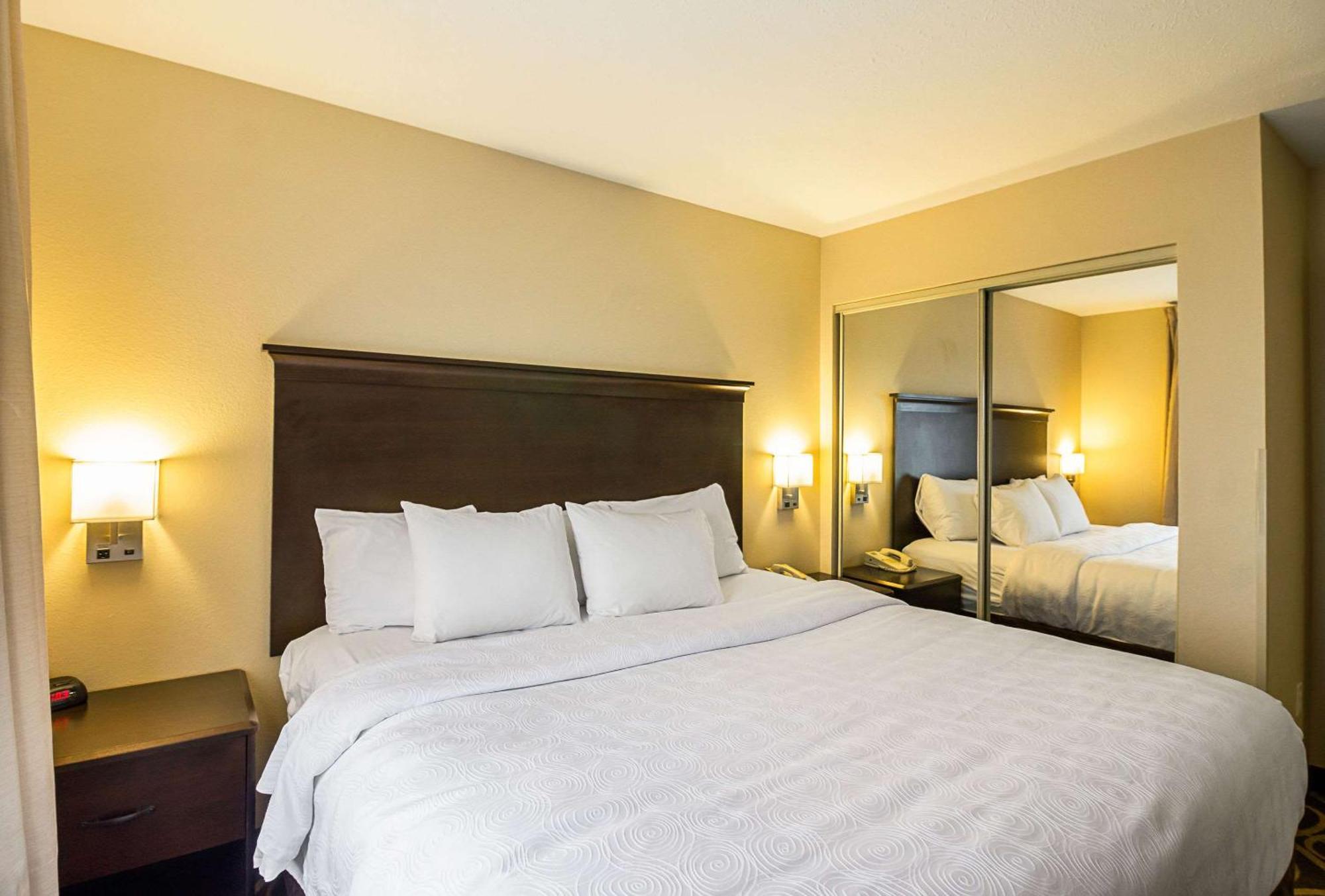 Mainstay Suites Fargo - I-94 Medical Center Экстерьер фото