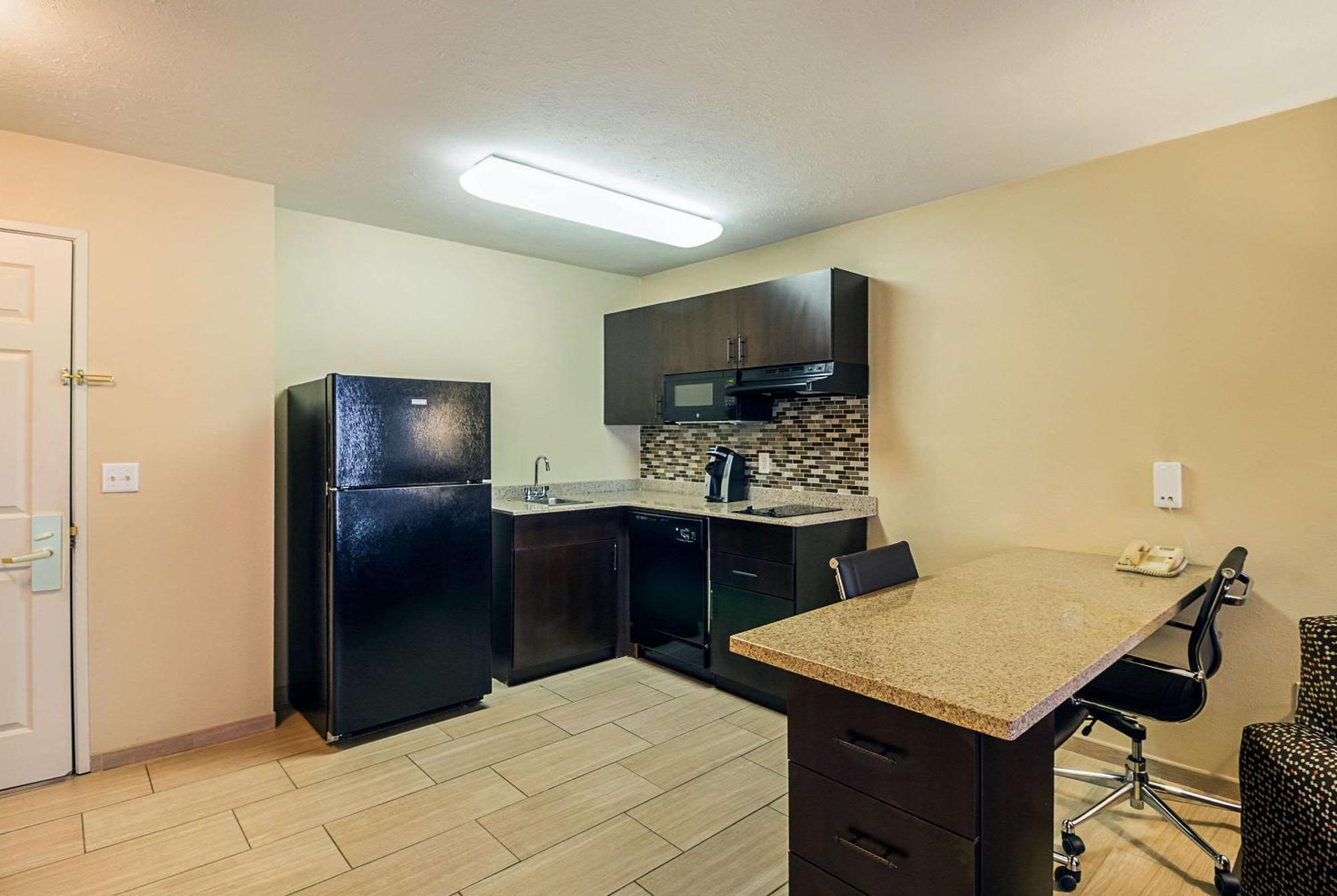 Mainstay Suites Fargo - I-94 Medical Center Экстерьер фото