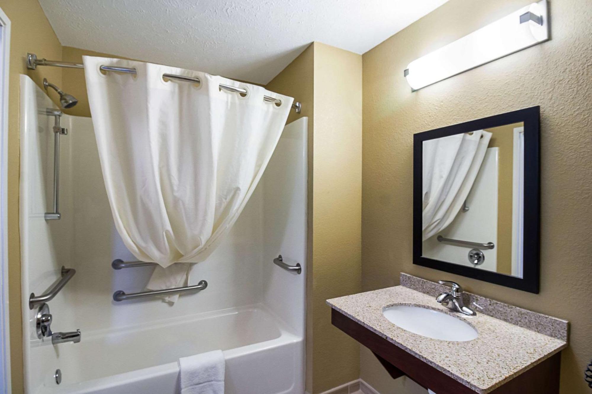Mainstay Suites Fargo - I-94 Medical Center Экстерьер фото