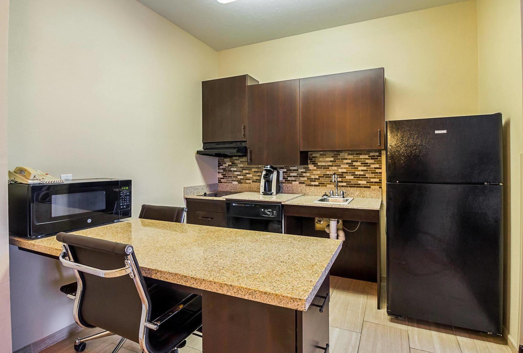 Mainstay Suites Fargo - I-94 Medical Center Экстерьер фото